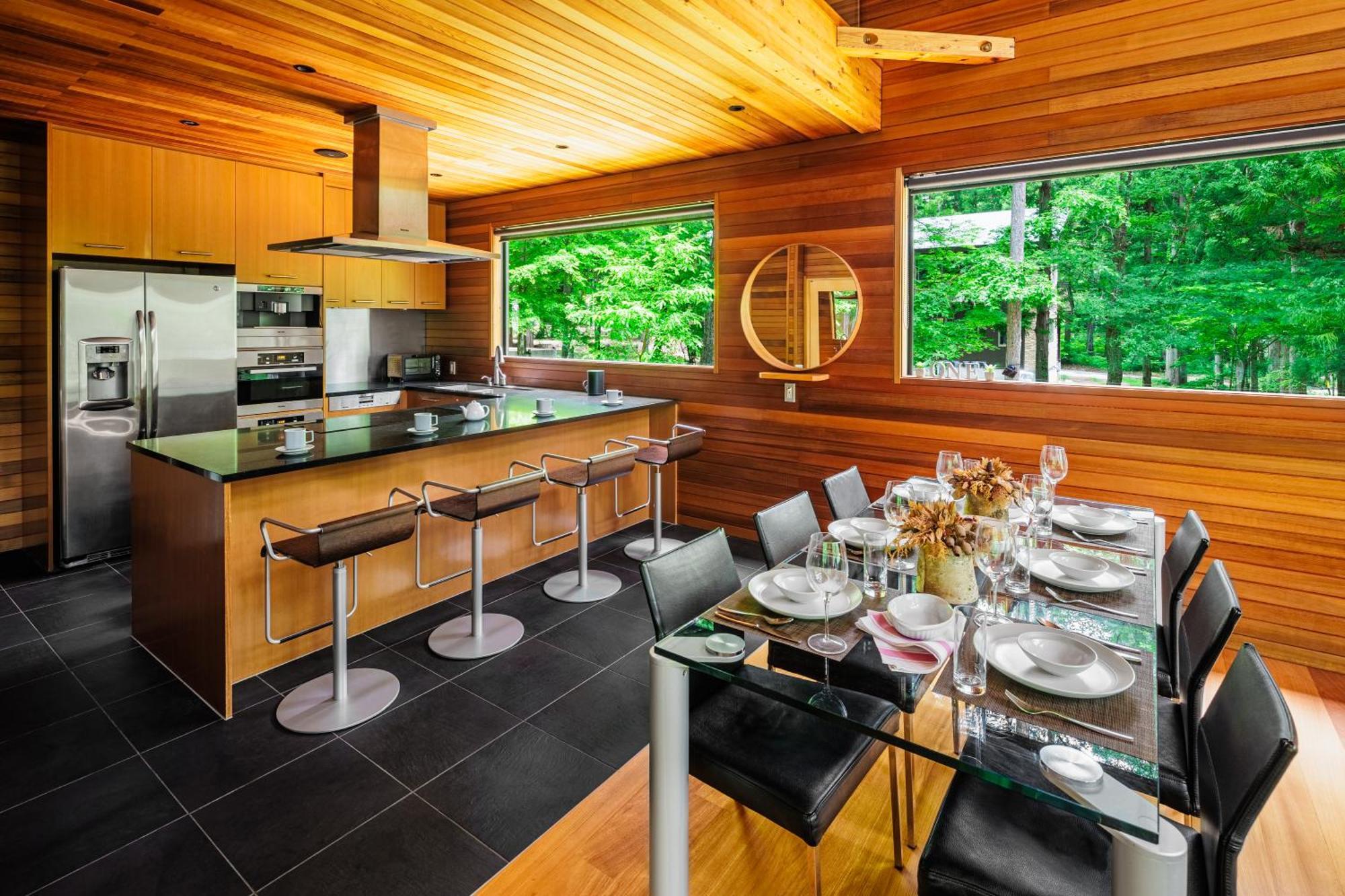 Phoenix By Hhg Chalet *